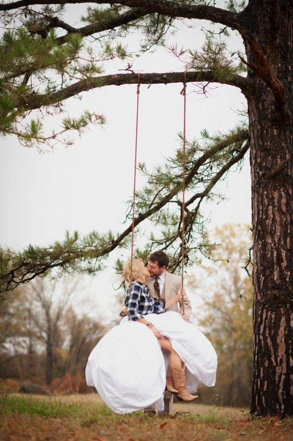 bride-and-groom-on-swing-at-country-wedding