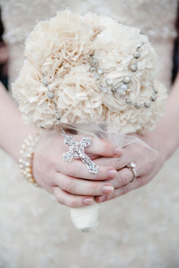 Rustic-white-wedding-bouquet