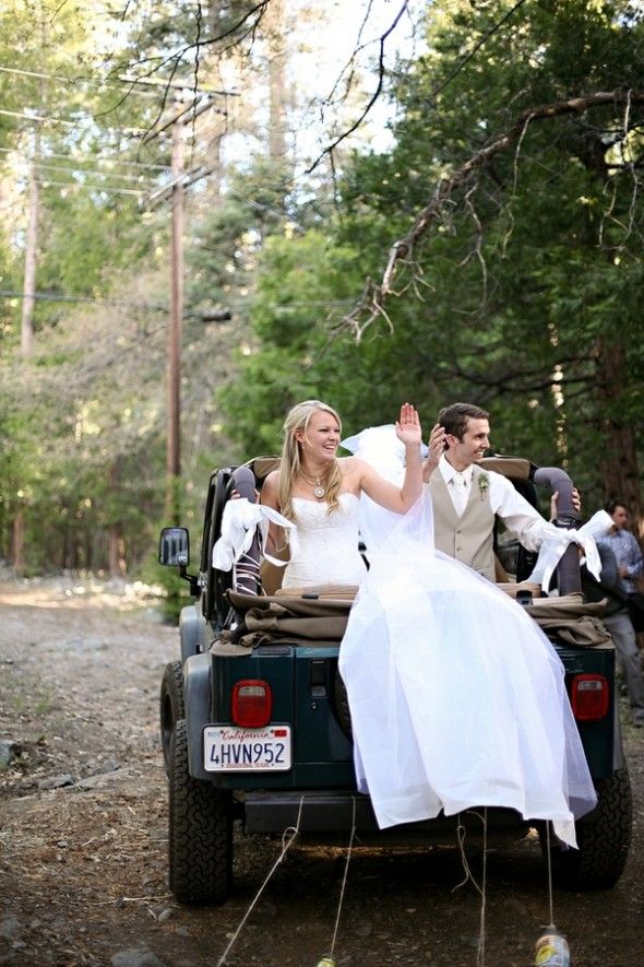 bride-groom-in-jeep