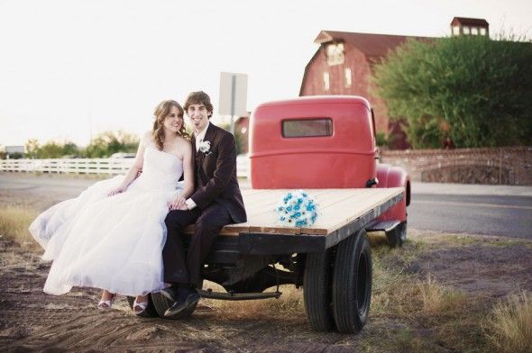 red-pick-up-truck-at-wedding