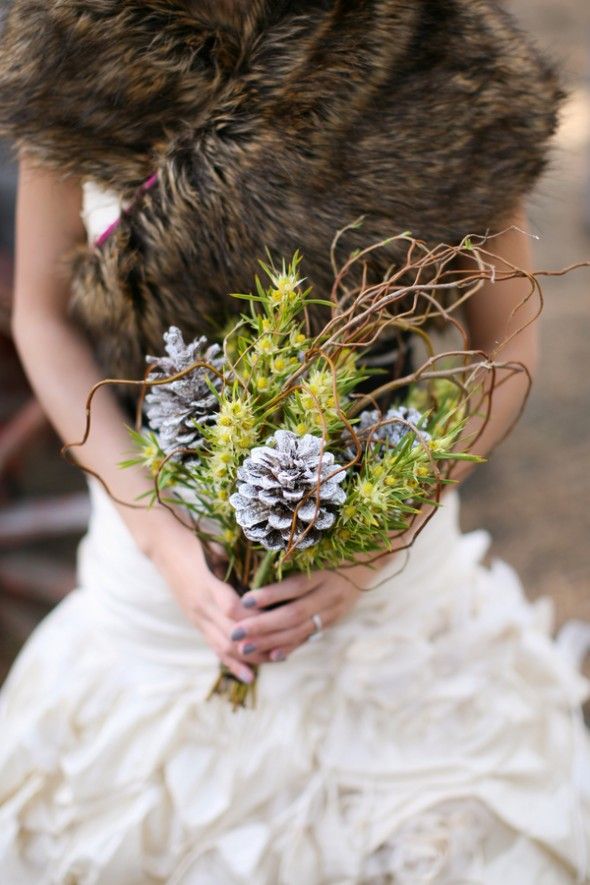 wedding-bouquet-with-pine-cones