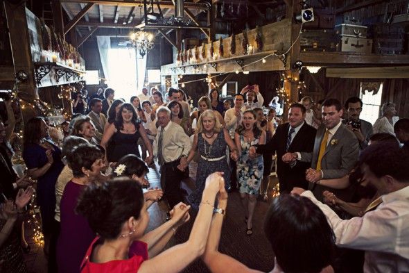 barn-wedding-party