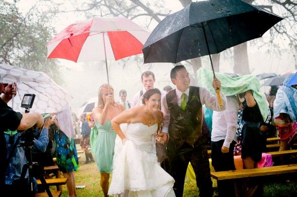 rainy-rustic-wedding