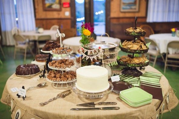 rustic-wedding-dessert-table