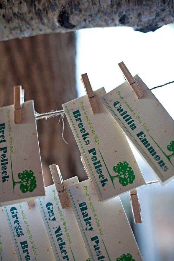 place-cards-with-clothespins 