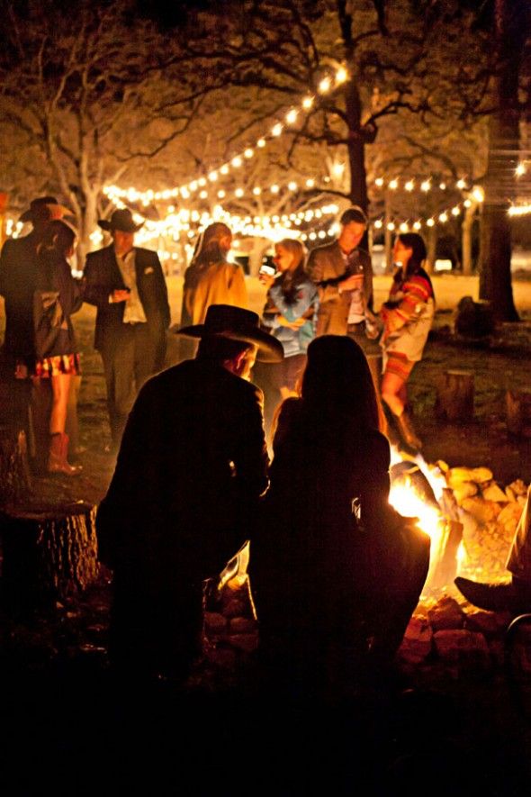 bonfire-at-outdoor-wedding