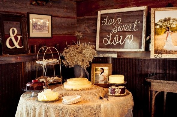 rustic-wedding-cake-table