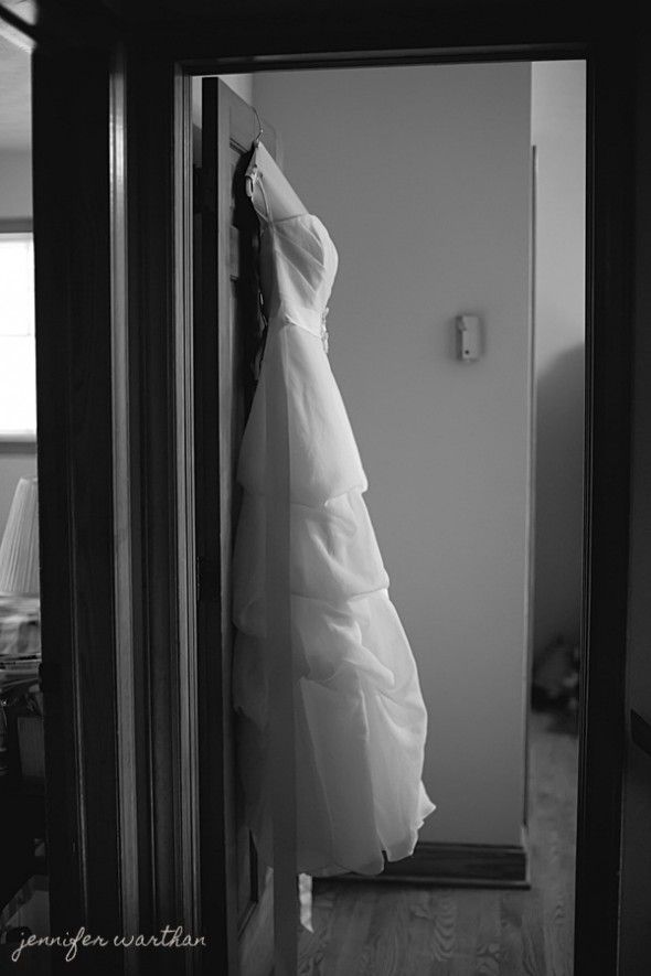 barn-wedding-gown