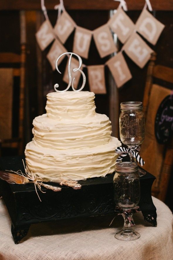 simple-white-country-style-wedding-cake