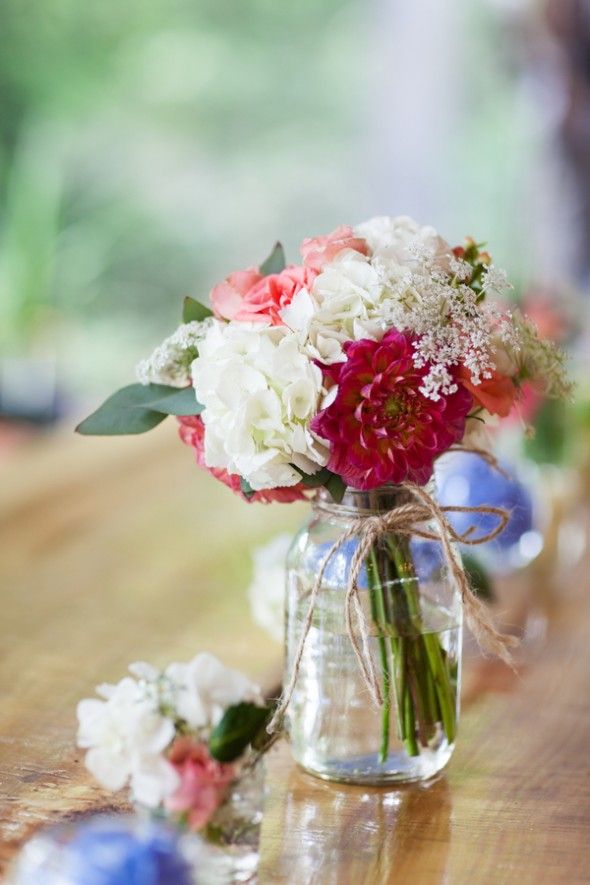 wedding-flowers-in-mason-jars