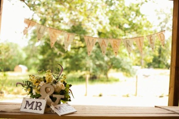 just-married-burlap-banner