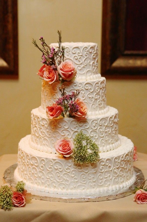 white-vintage-wedding-cake