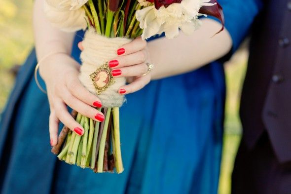 broach-on-wedding-bouquet