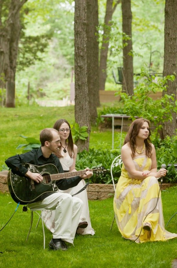 folk-band-at-outdoor-wedding