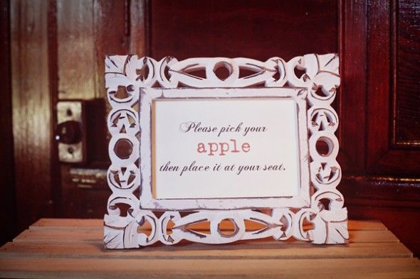 apple-wedding-place-cards