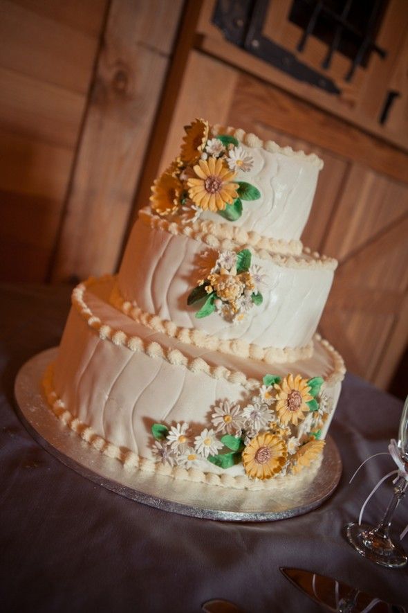 sunflower-wedding-cake
