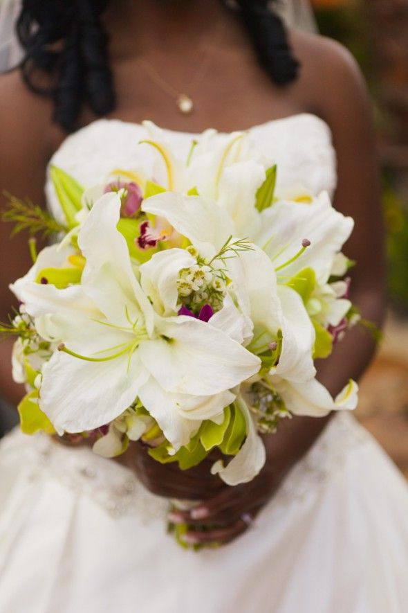 white-wedding-bouquet 