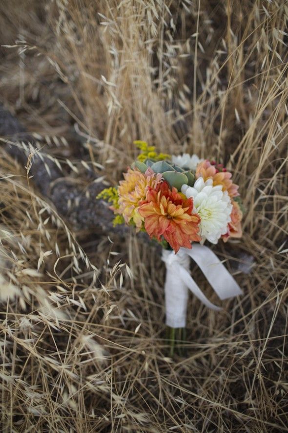 rustic-style-wedding-bouquet 