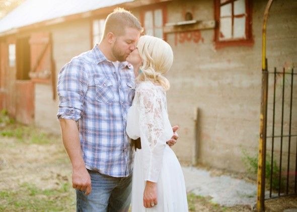 rustic-chic-engagement-picture