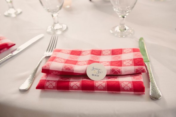 red-white-wedding-napkins