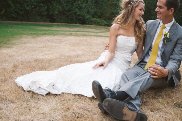 A country and rustic bride and groom 