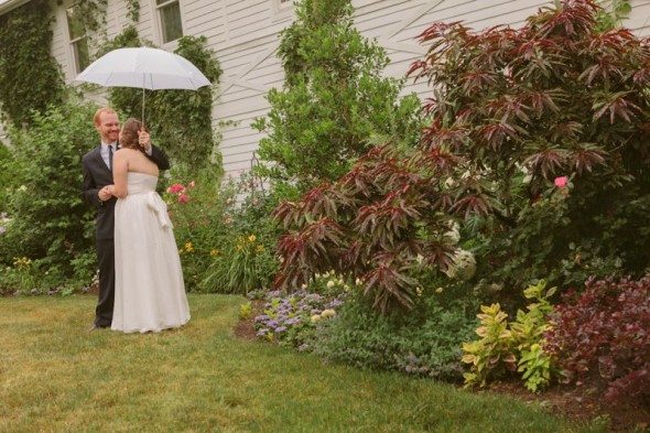 bride-groom-umbrella-wedding