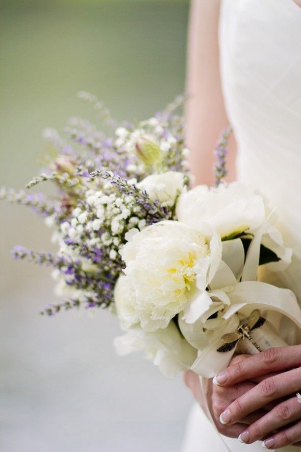 A rustic bridal bouquet 