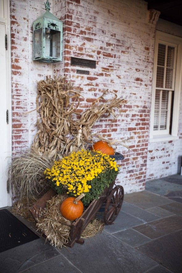 Hay, pumpkins and wheat for a fall wedding decorations 