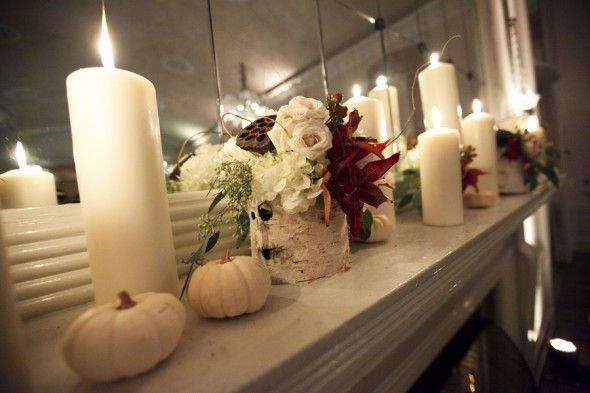 Decorating a wedding with white pumpkins 