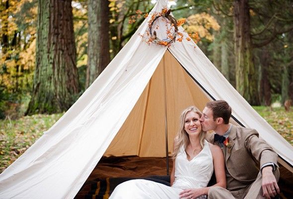 bride-groom-in-tent