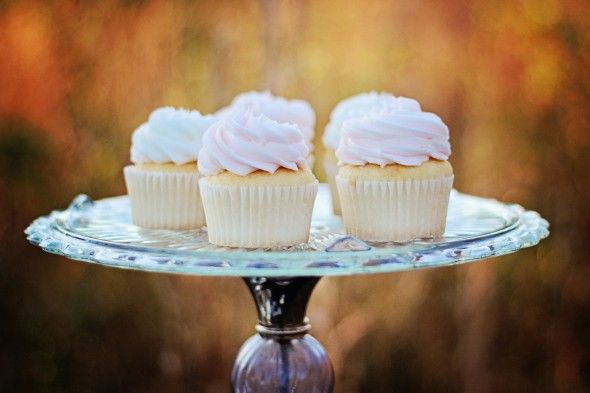Cupcakes For A Vintage Theme Wedding