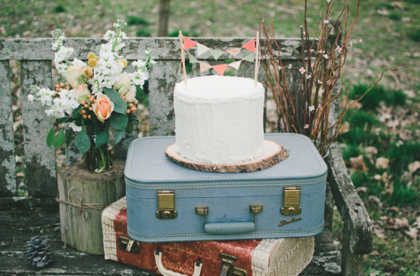 vintage wedding cake display