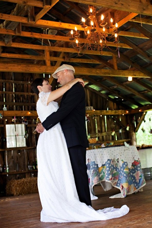 A barn wedding that is simple and sweet