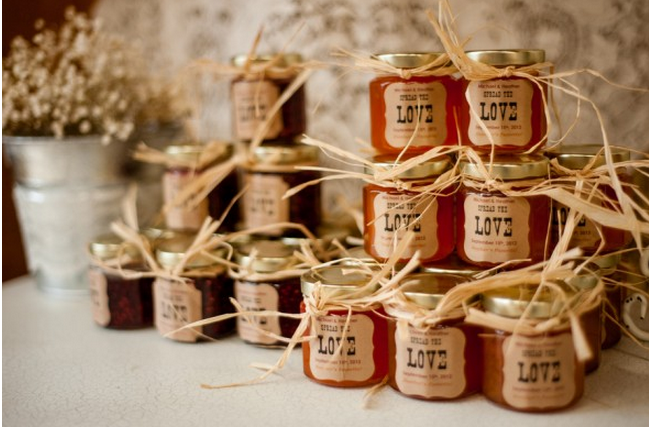 10 Great Fall Wedding Favors for Guests 2014