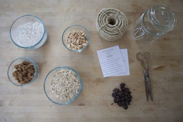 MAke your own recipe jar wedding favors! 