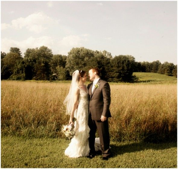 bride-groom-open-field