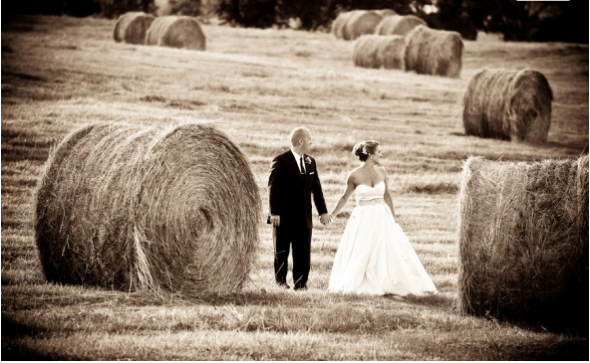 Ten Great Ways to Use Hay Bales in Your Wedding