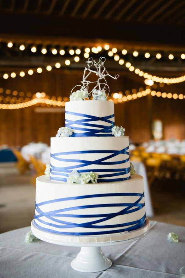 Rustic Style Barn Wedding Cake