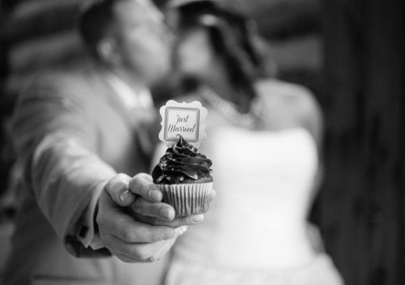 Rustic Wedding Just Married Cupcake