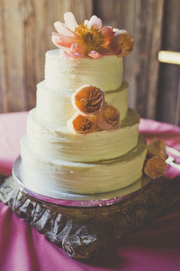 Simple Country Wedding Cake with Flowers