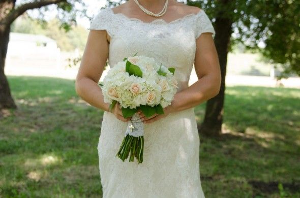 Backyard Wedding Bride and Bouquet
