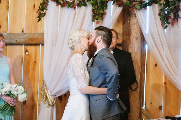 An amazing outdoor rustic wedding with beautiful details and great ideas