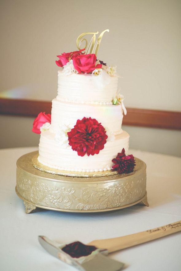 White & Red Wedding Cake