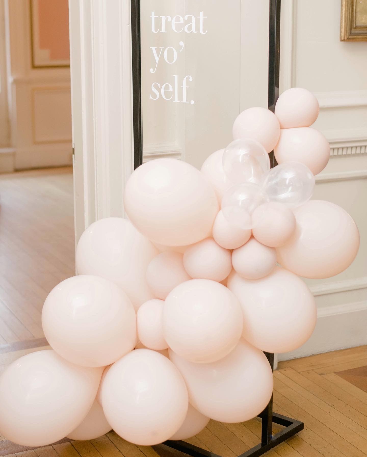 balloons decorating wedding sign