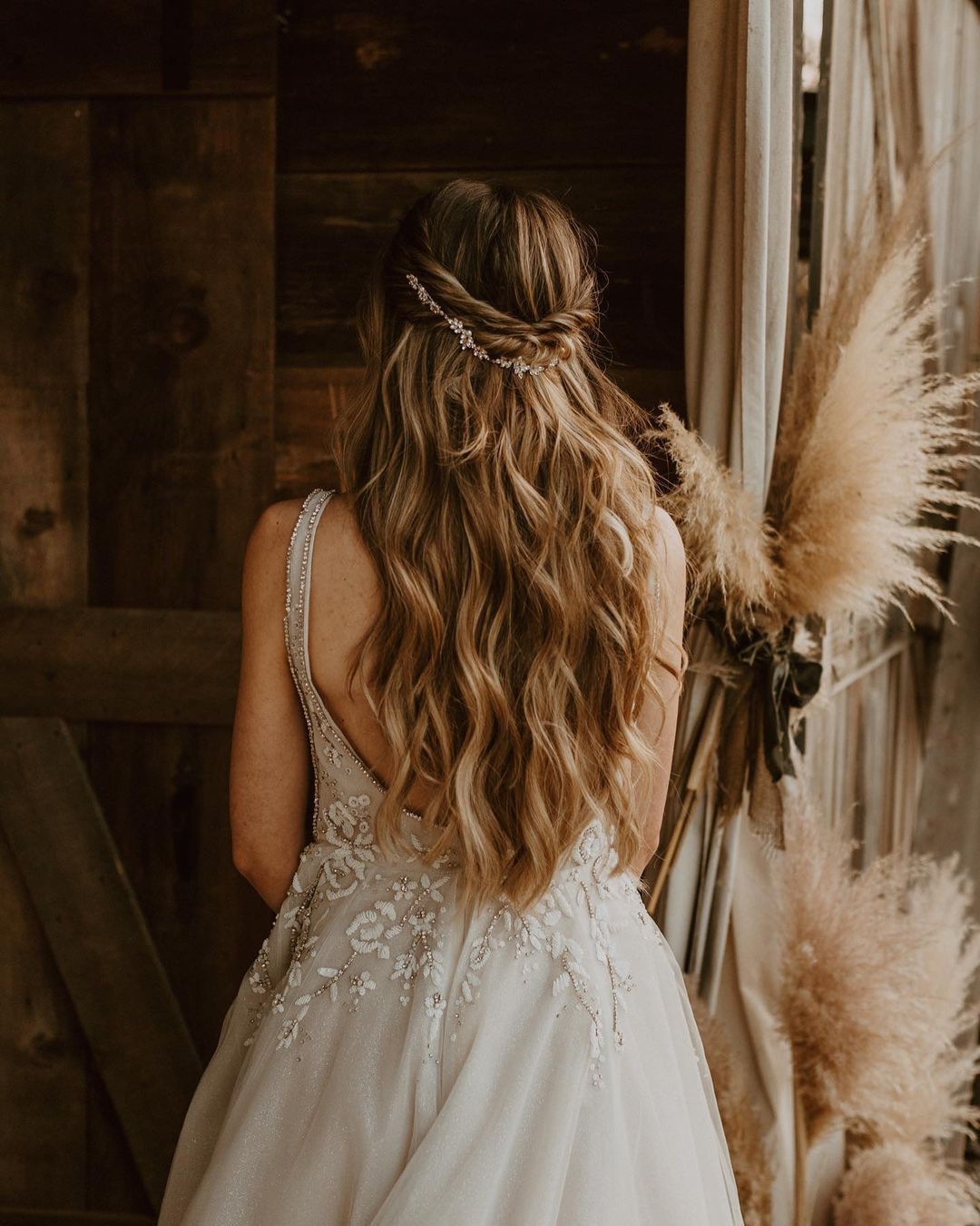 20 Hairstyles For Your Rustic Wedding - Rustic Wedding Chic