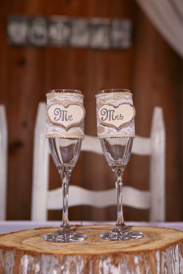 mr. and mrs. labels on champagne flutes