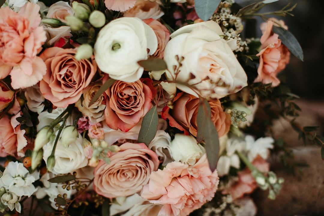 classic and romantic wedding flowers
