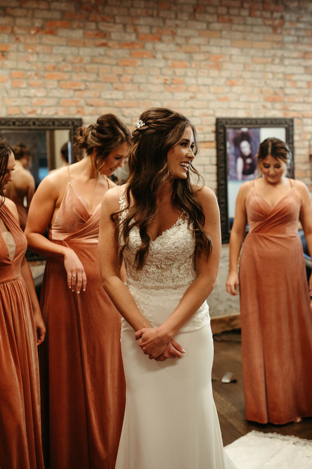 bride and bridesmaids getting ready for classic & romantic country wedding