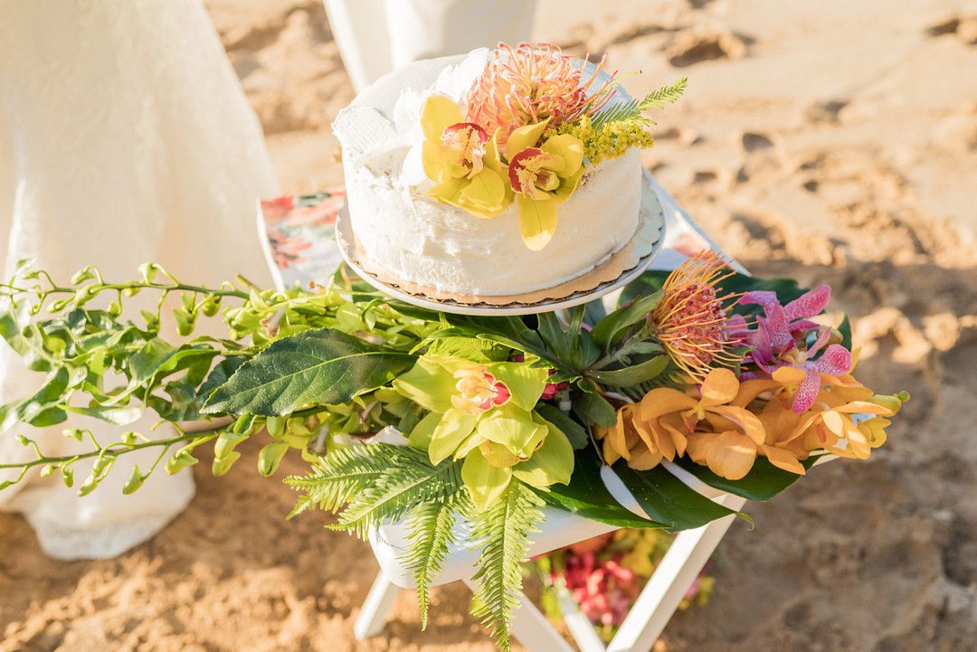 maui beach elopement wedding cake