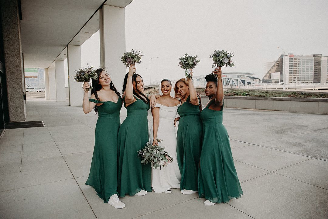 altanta courthouse wedding bridal party wearing green dresses